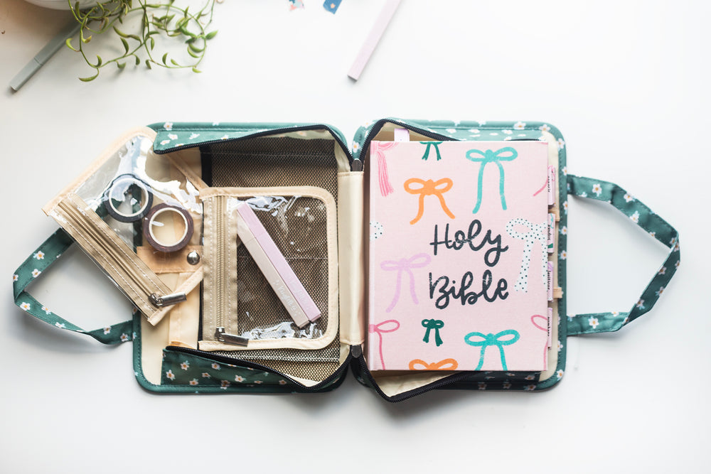 Olive Mini Daisy Bible Bag - Kingfolk Co