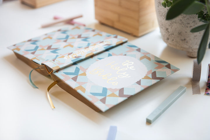 NIV Artisan Collection Journaling Bible - Quilt