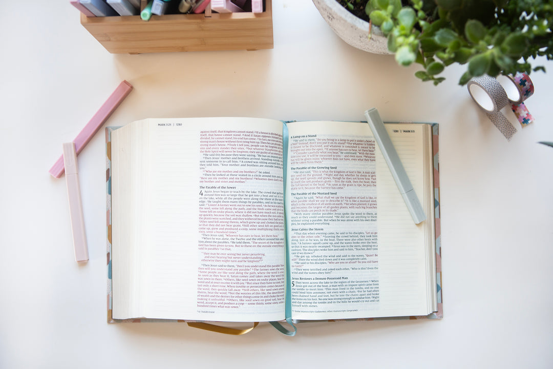 NIV Artisan Collection Journaling Bible - Quilt