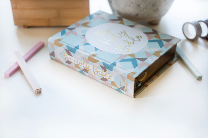 NIV Artisan Collection Journaling Bible - Quilt