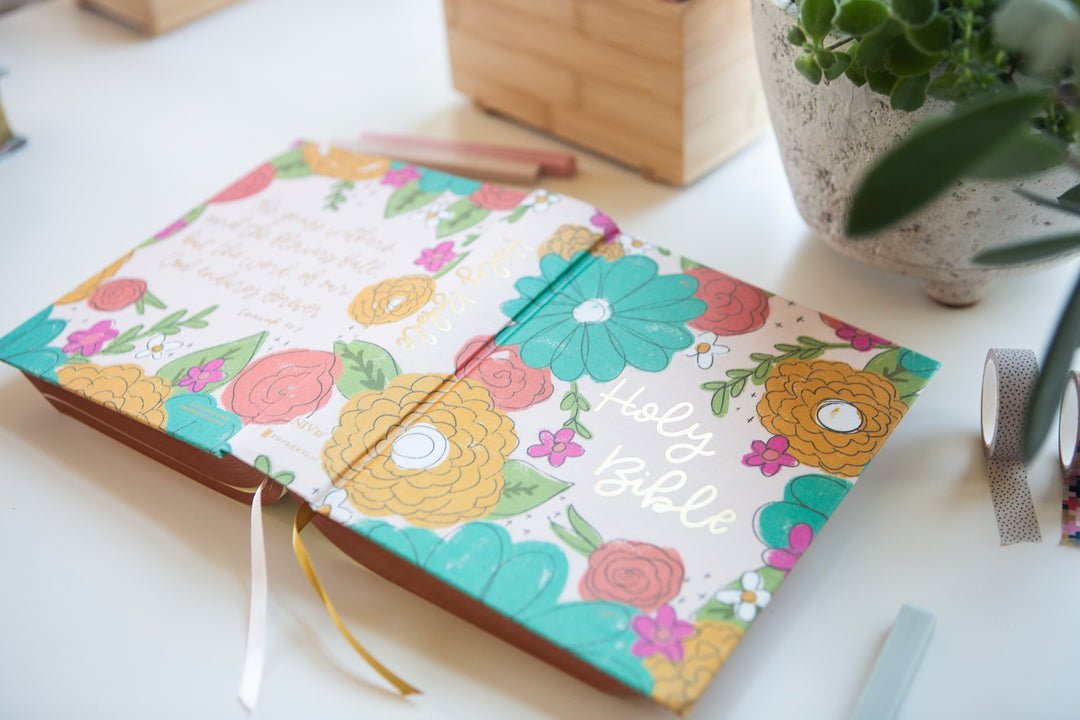 NIV Artisan Collection Journaling Bible -Pink Floral