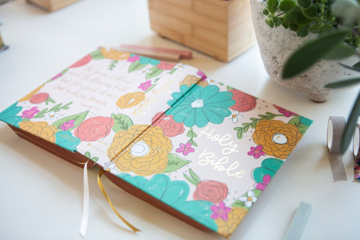 NIV Artisan Collection Journaling Bible -Pink Floral